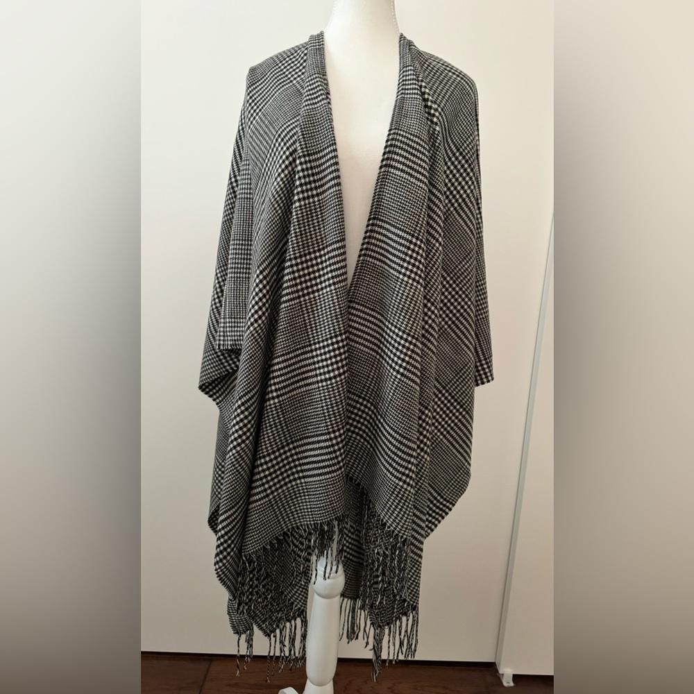 NWOT Cejon Black White Houndstooth Open Front Fringe Poncho Cape OS - Picture 4 of 11